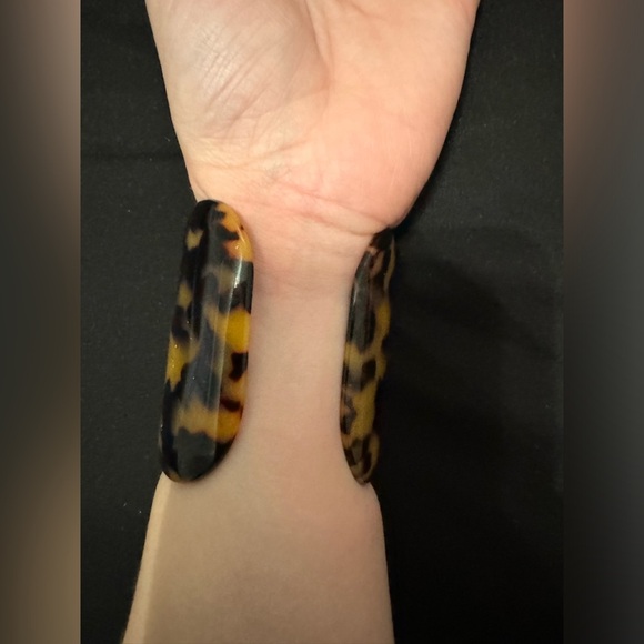 Tortoise Shell Patterned Ring - Picture 4 of 4